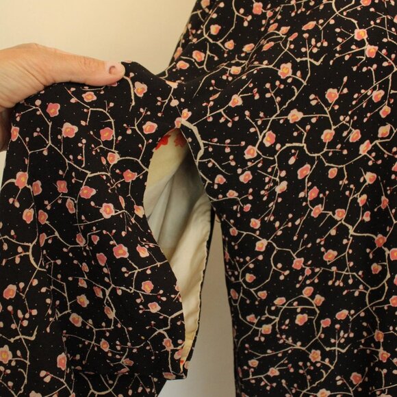 Vintage Women's Kimono, Short Haori in Black with Asian Floral Print Robe - Picture 5 of 10